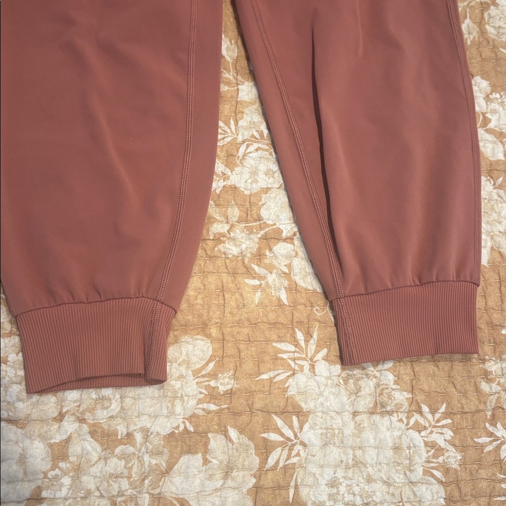 Vuori Jogger Pants in Hazelnut Rose Sz S - Picture 7 of 11